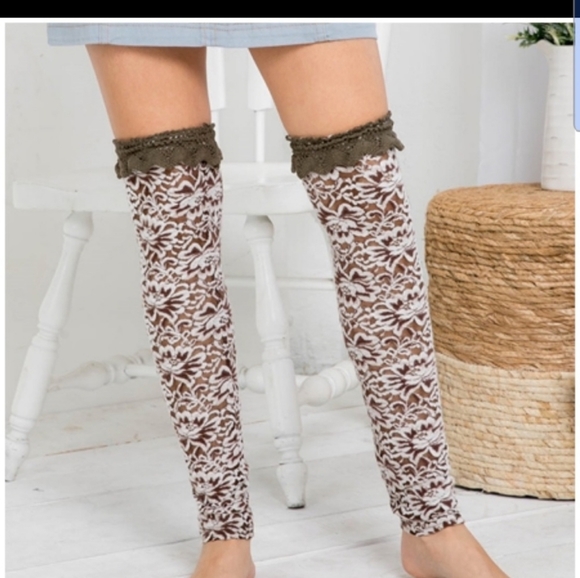 COPY - RYU A'REVE FLORAL. Lace Leg Warmers - Picture 3 of 5